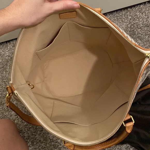 White monogram Louis Vuitton shoulder bag - Picture 5 of 9